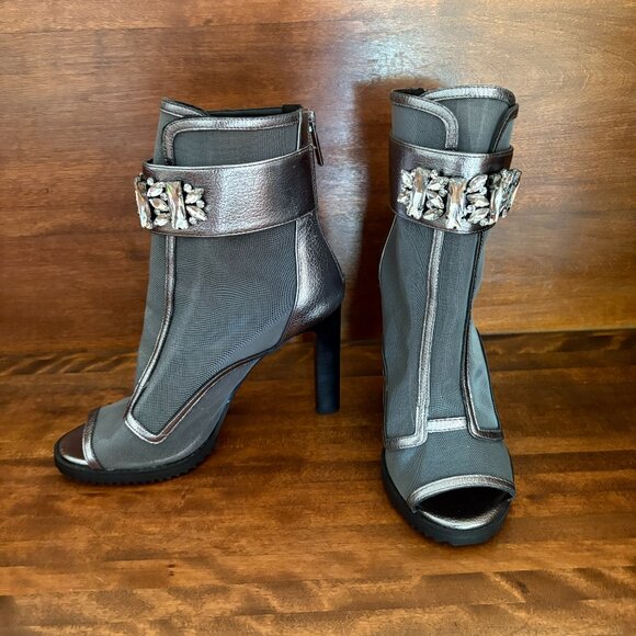 Karl Lagerfeld Paris Blayze Peep Toe Bootie Women Size 8.5 Silver/Grey New - Picture 2 of 12